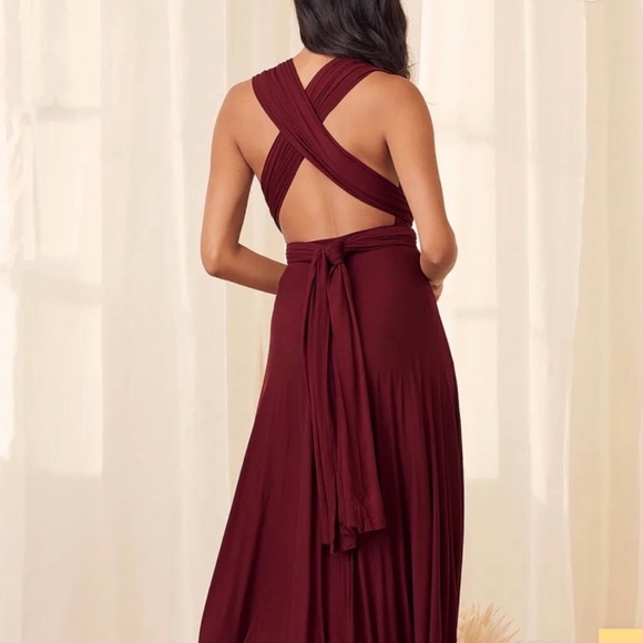 LIKE NEW! Lulus convertible maxi dress - Medium in Burgundy - Picture 2 of 3